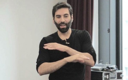  Daryush Valizadeh